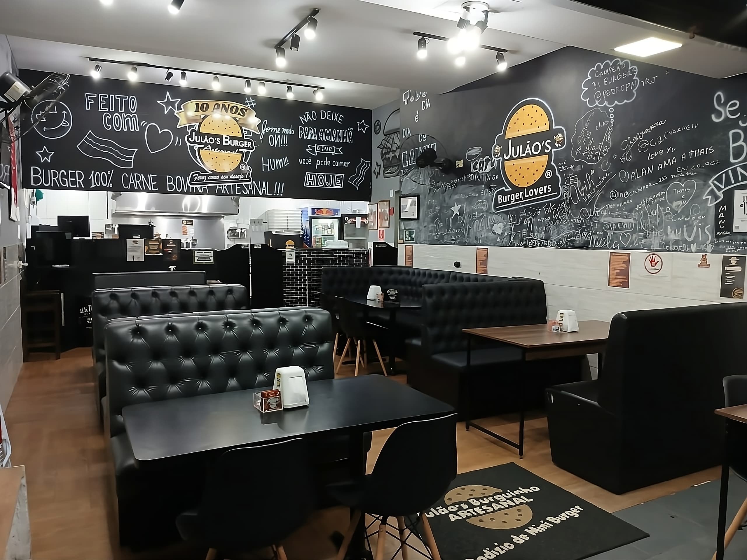 Interior do Julão's Burger